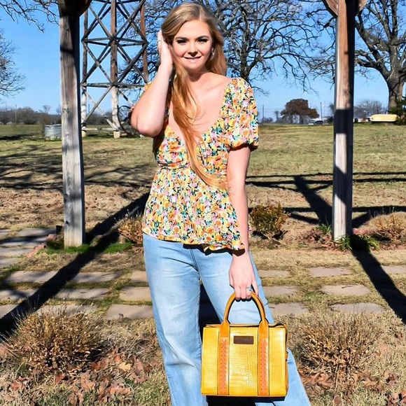 Mustard yellow Wrangler purse - Picture 2 of 4